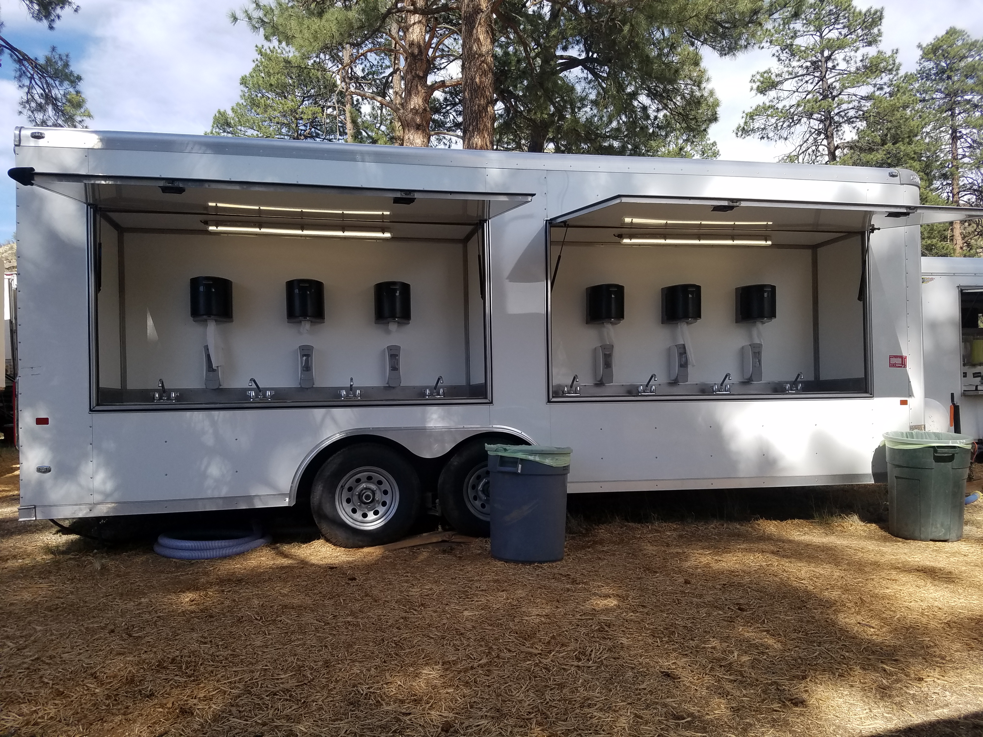 Mobile kitchen and food service